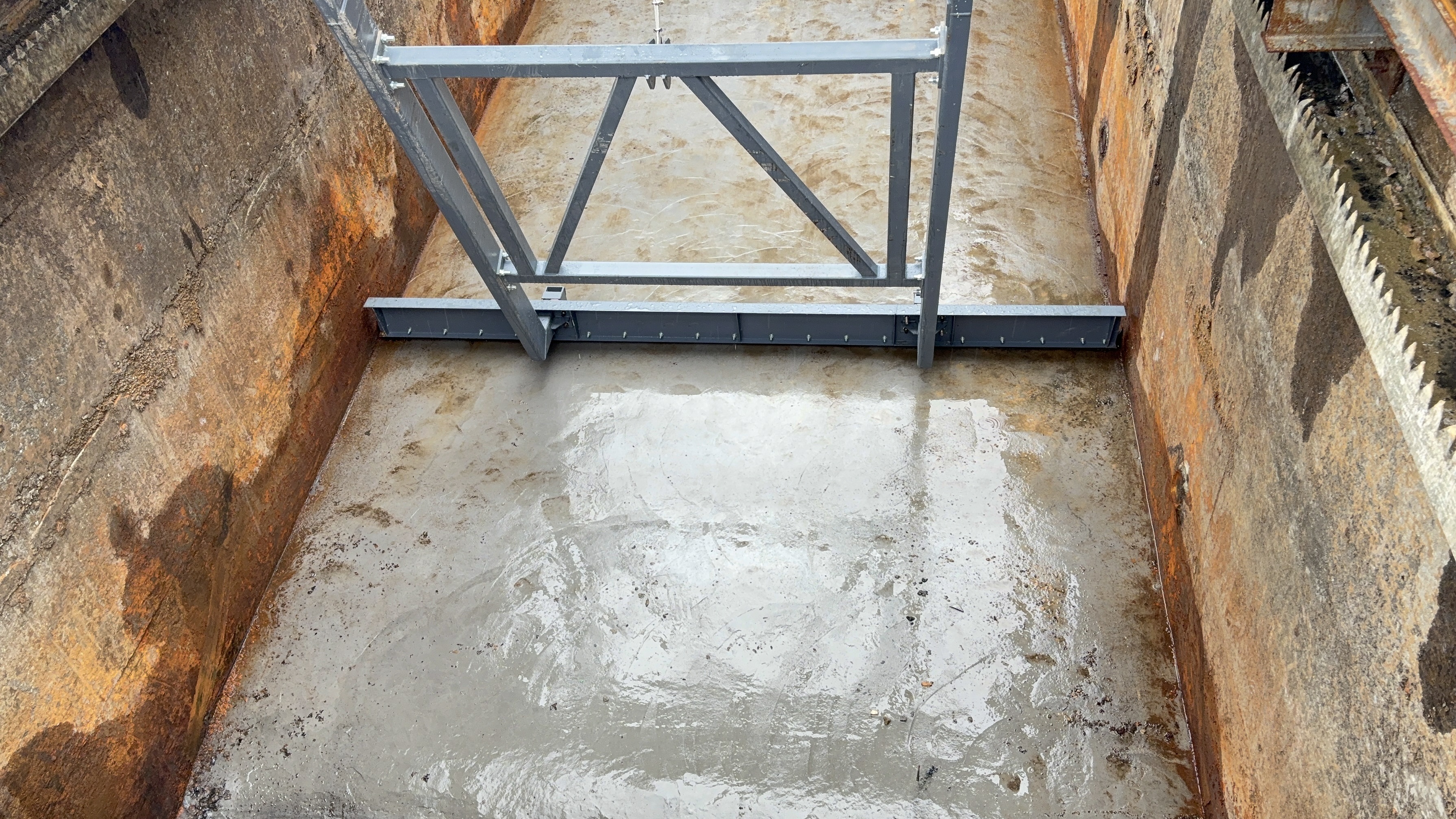 Farvning og trykning af spildevandsrensningsprojekt renovering